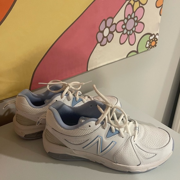 New balance shoes - Picture 2 of 3